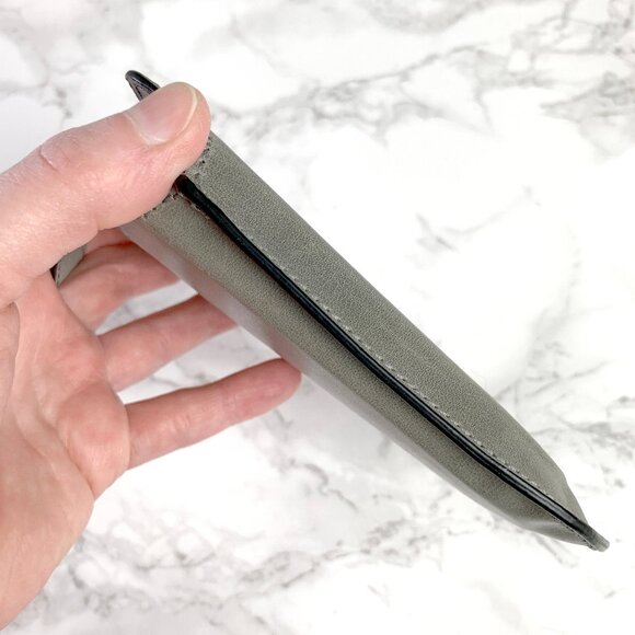 Schmincke Grey Leather Case with Snap - Picture 5 of 5